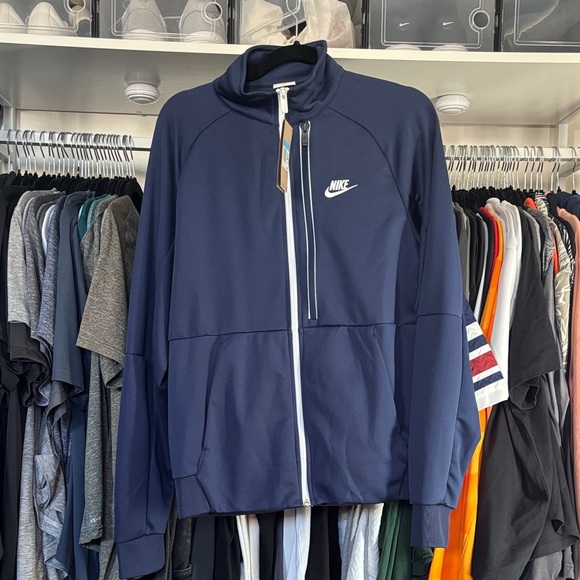 Nike Men's Dark Blue Lightweight Jacket - Picture 1 of 4